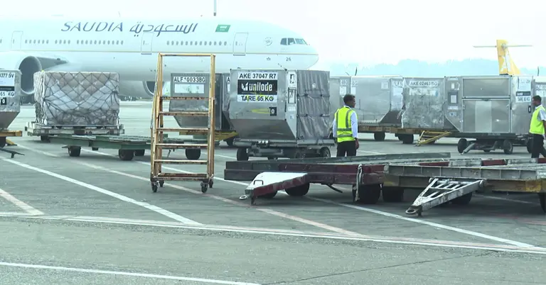 ফ্লাইট বাতিলে বিমানবন্দরে আটকে আছে রপ্তানি পণ্য